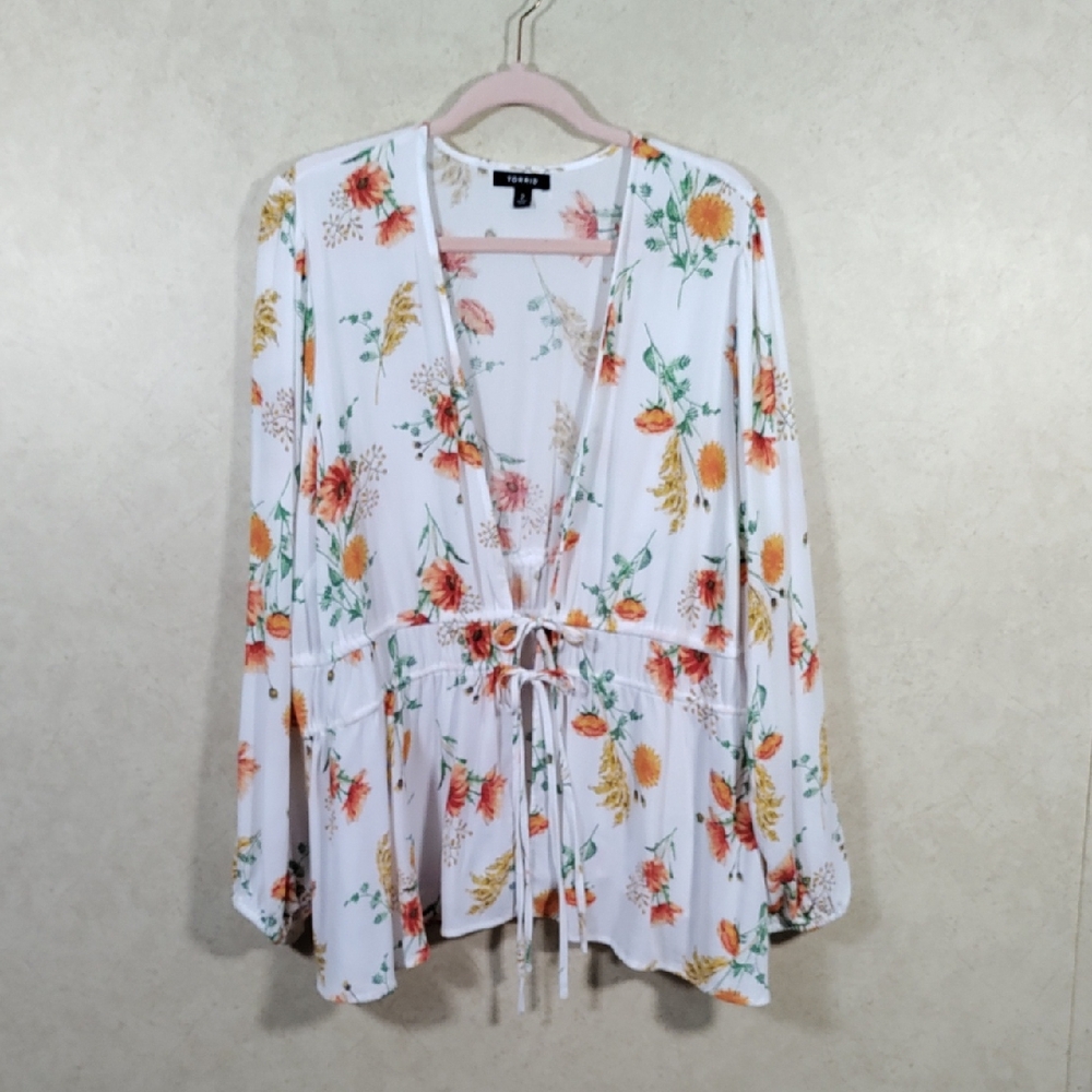 2/$10 04180 Torrid white floral print tie front L/S jacket 2 2X